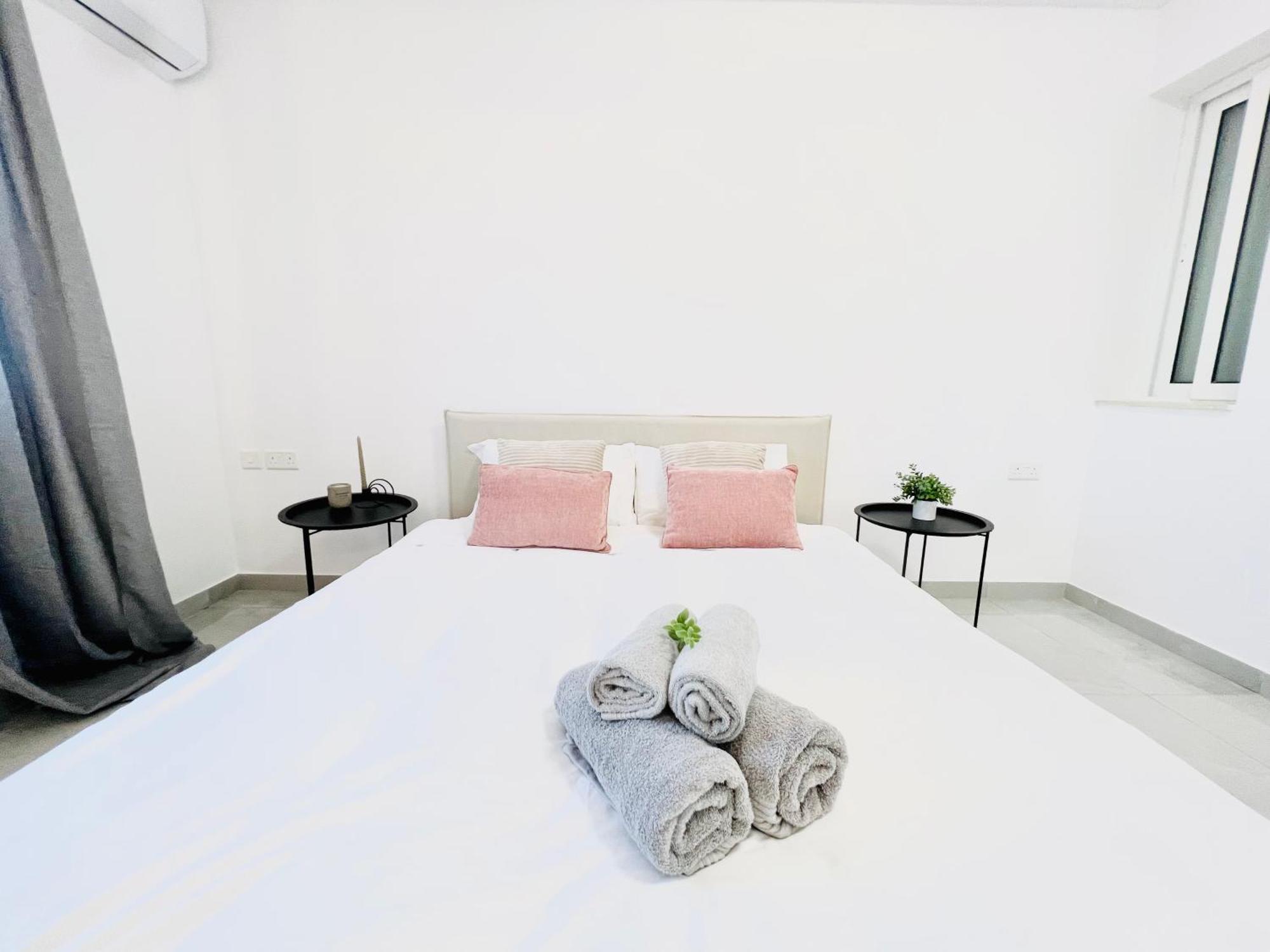 Sunshine Suits - Brand New Apartments Msida Bagian luar foto